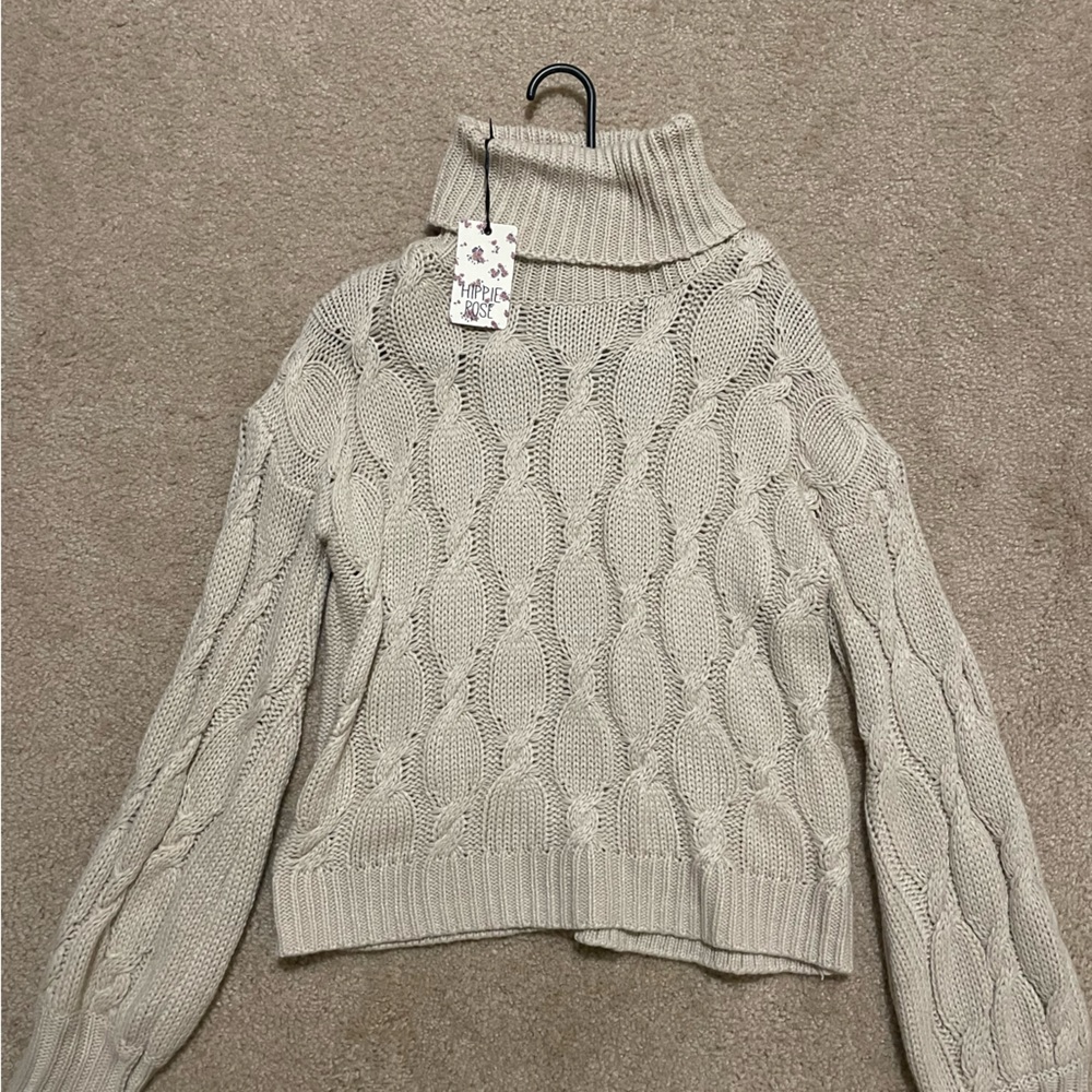 Hippie Rose turtle neck cable knit drop shoulder sweater women’s size L